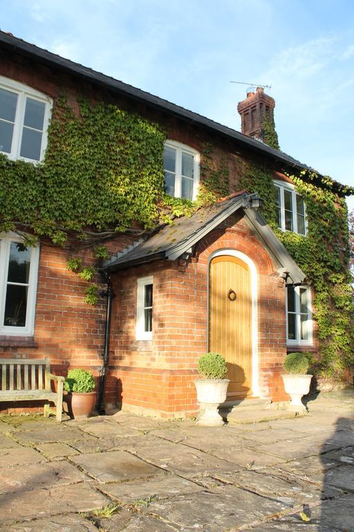 The Jockey Room Hideaway Spurstow Exterior foto
